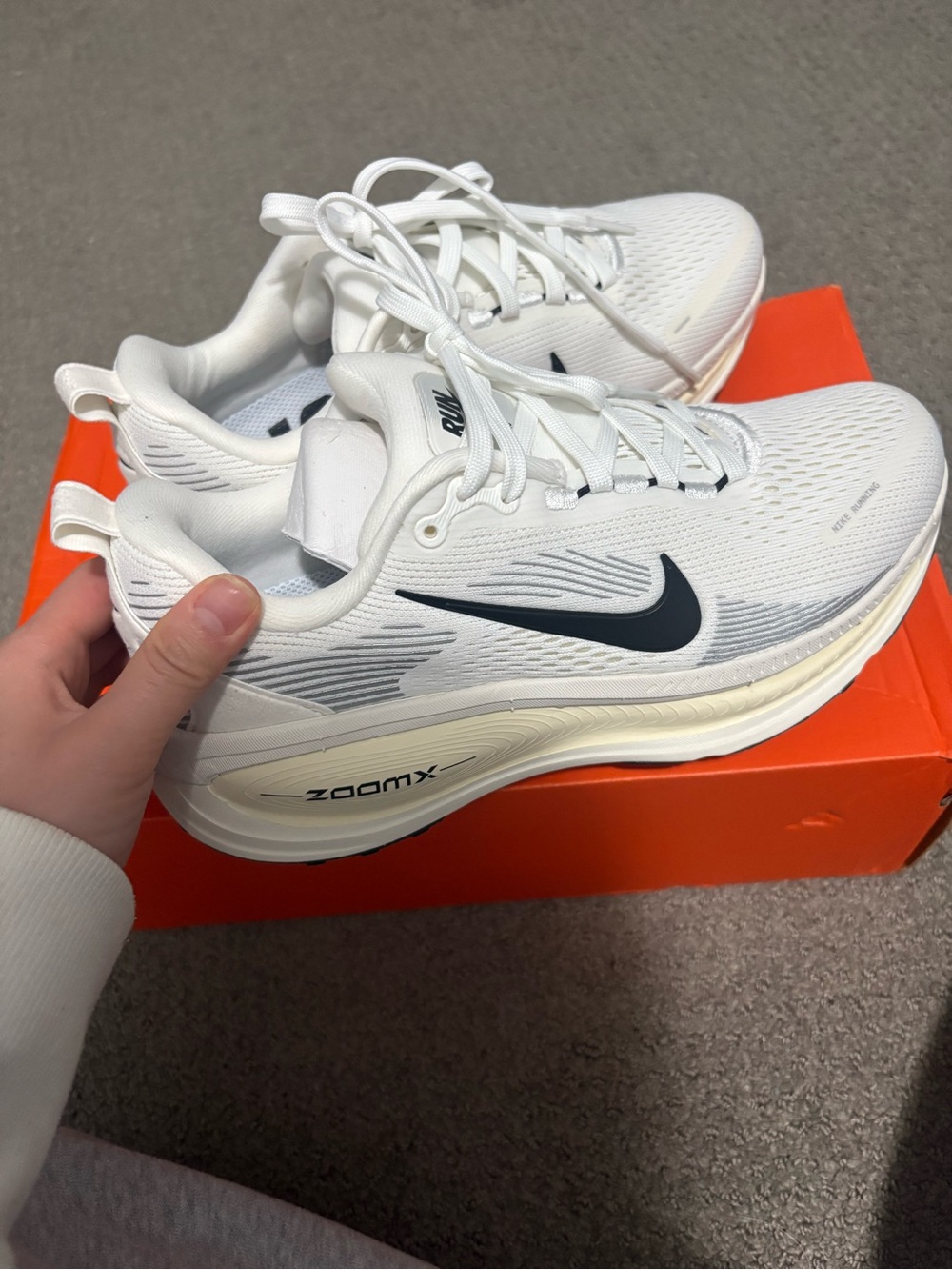 Nike Women's White and black Vomero 18